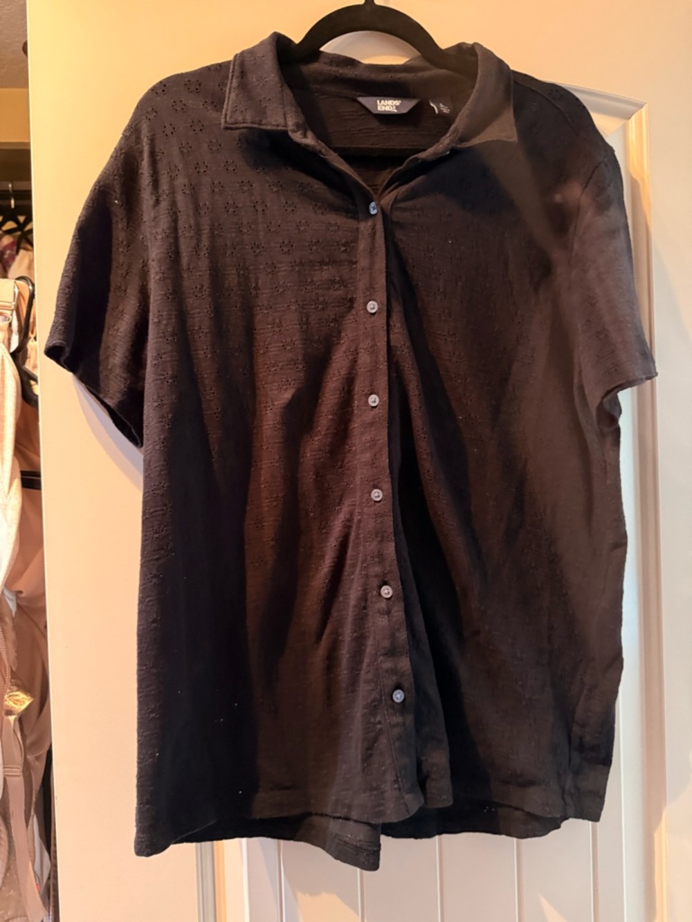 Lands' women’s stretch Black eyelet Short-Sleeve Button-Down Shirt. Size L